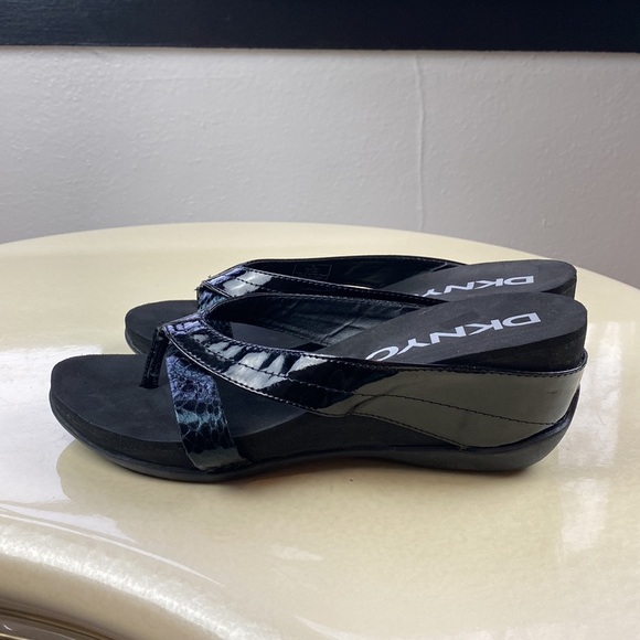 COPY - 90s DKNY Slip-on Heels - Picture 6 of 7